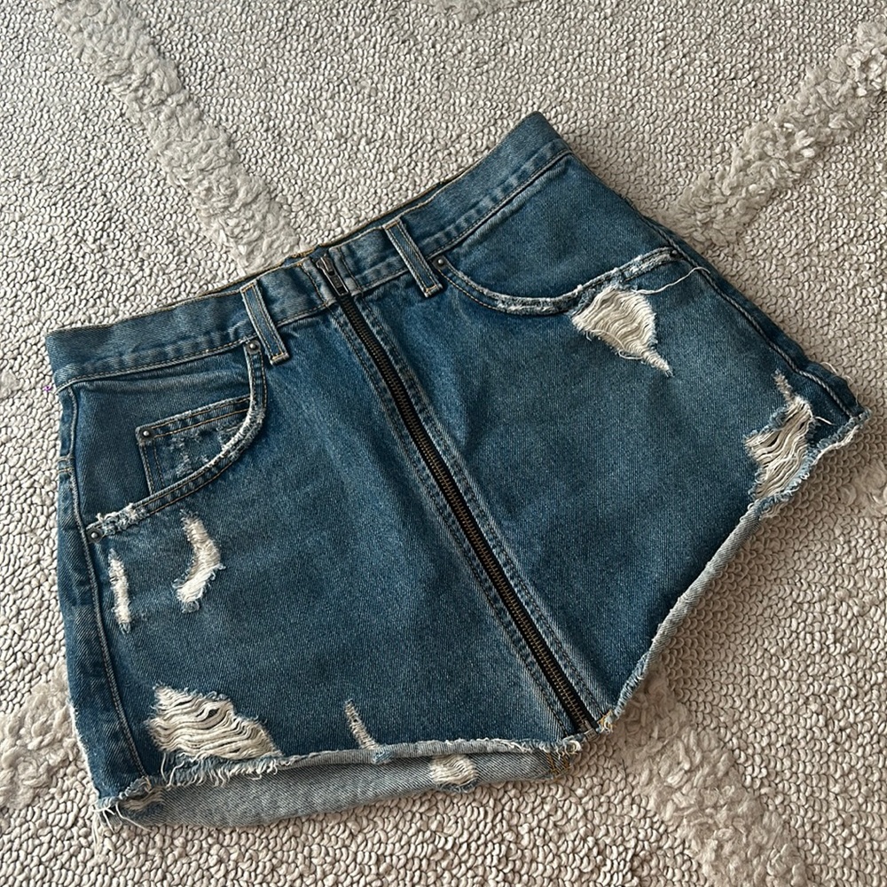 Size 29 Carmar denim zip skirt!